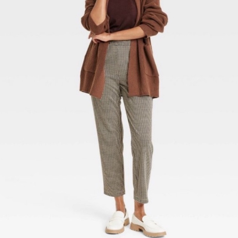 Size small, lightly worn “a new day” size small, tapered ankle work pants.